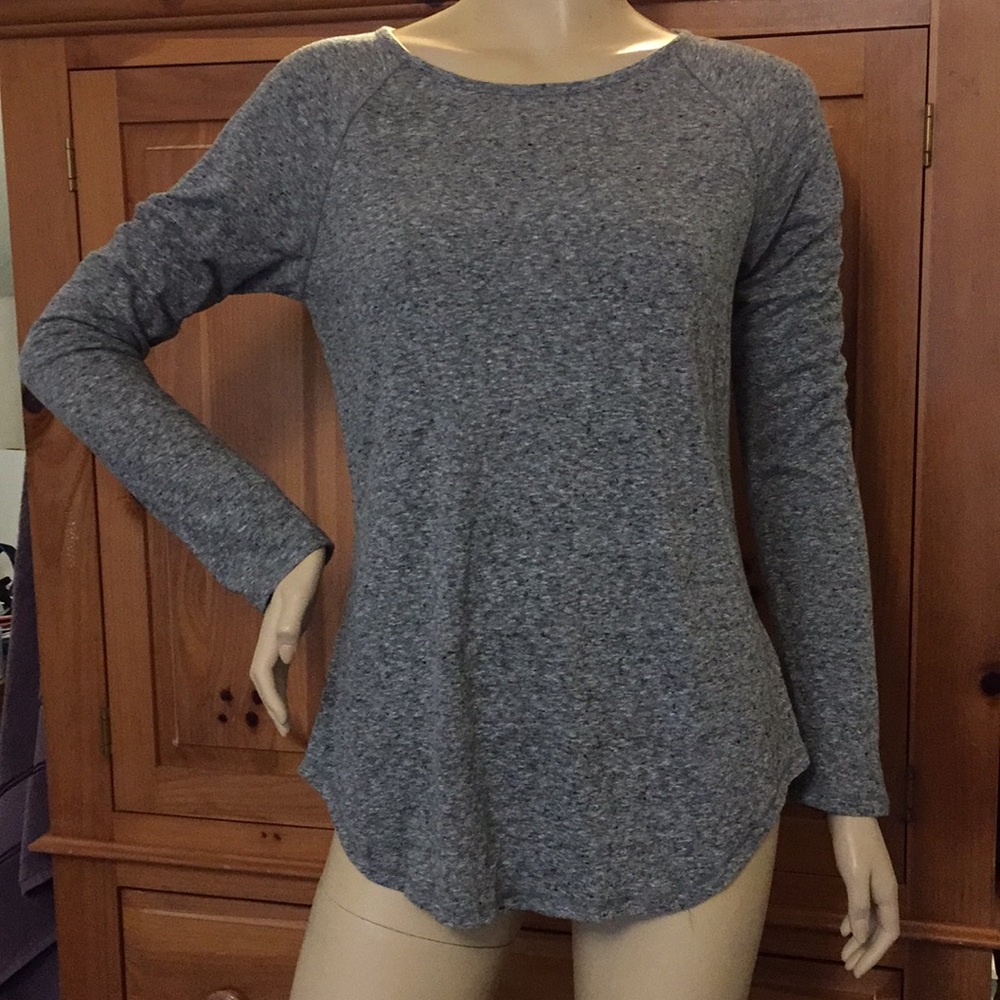 Athleta Long Sleeve T-Shirt Grey, Size Small